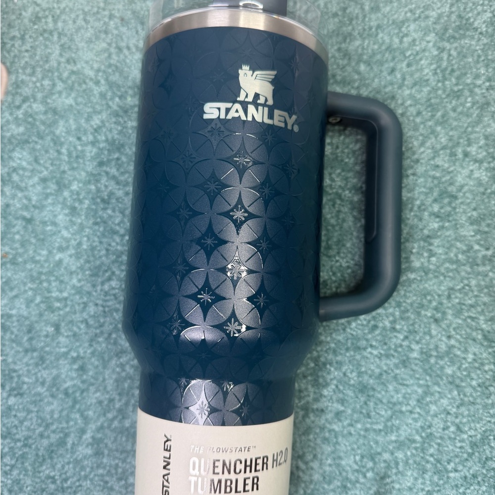 Stanley Quencher H2.0 Flowstate 40 Oz  Tumbler  Ponderosa Star Holiday 2025